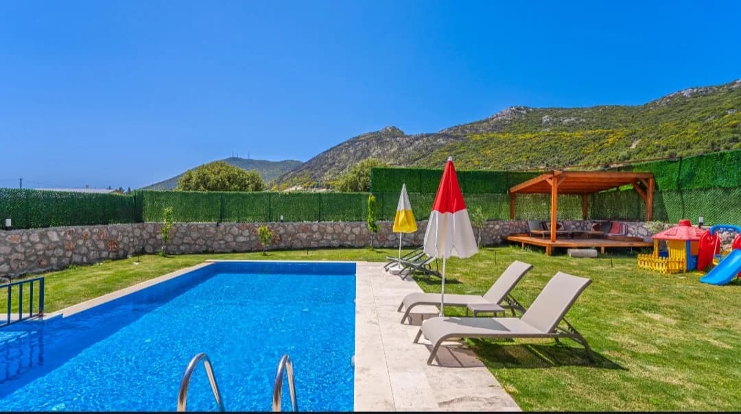Villa Sarı 8