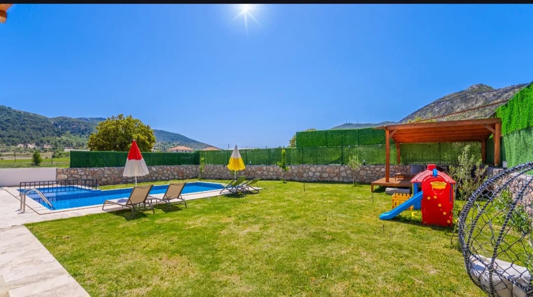 Villa Sarı 11