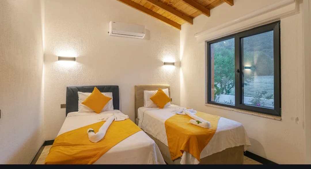 Villa Sarı 12