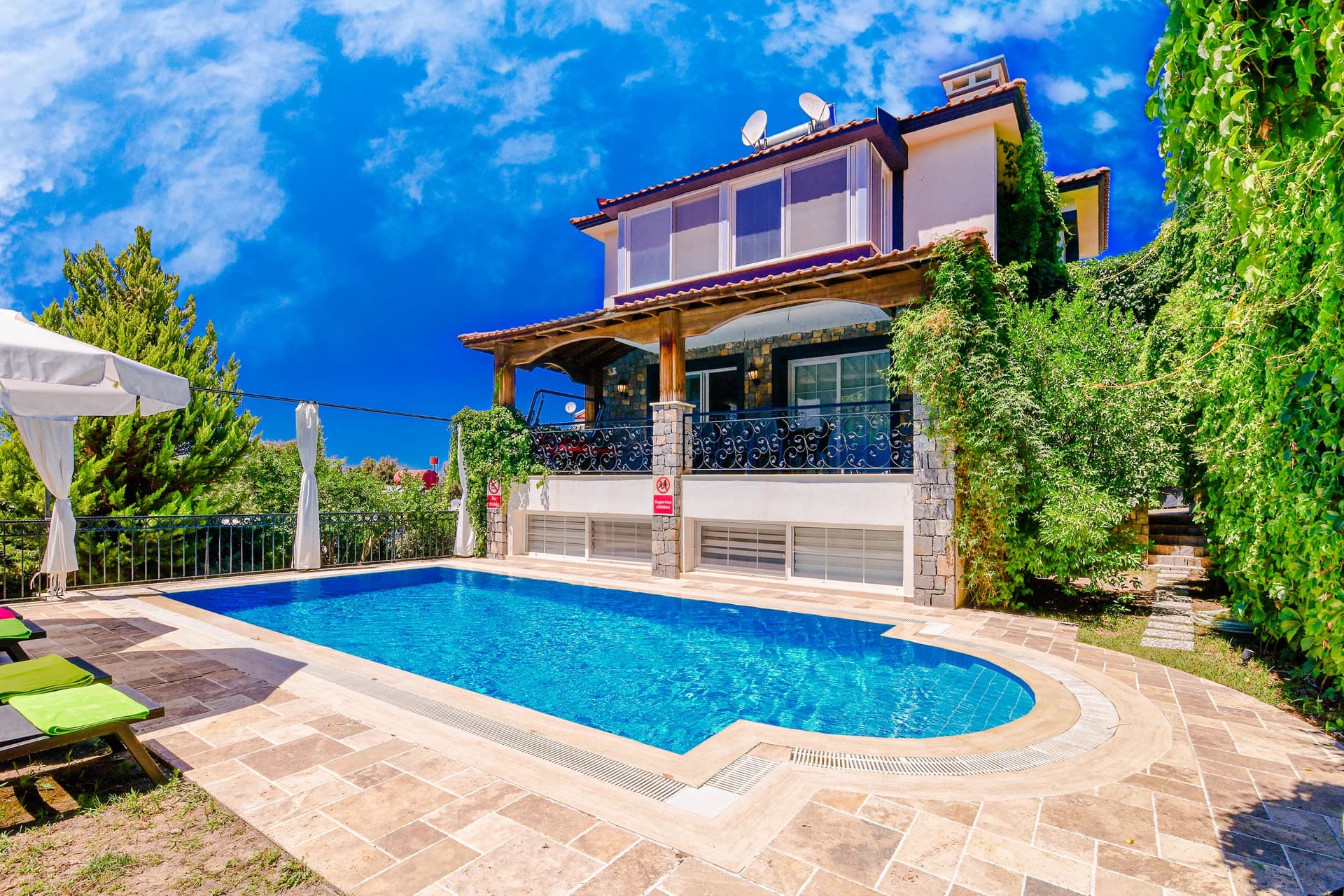 Villa Mercury 1