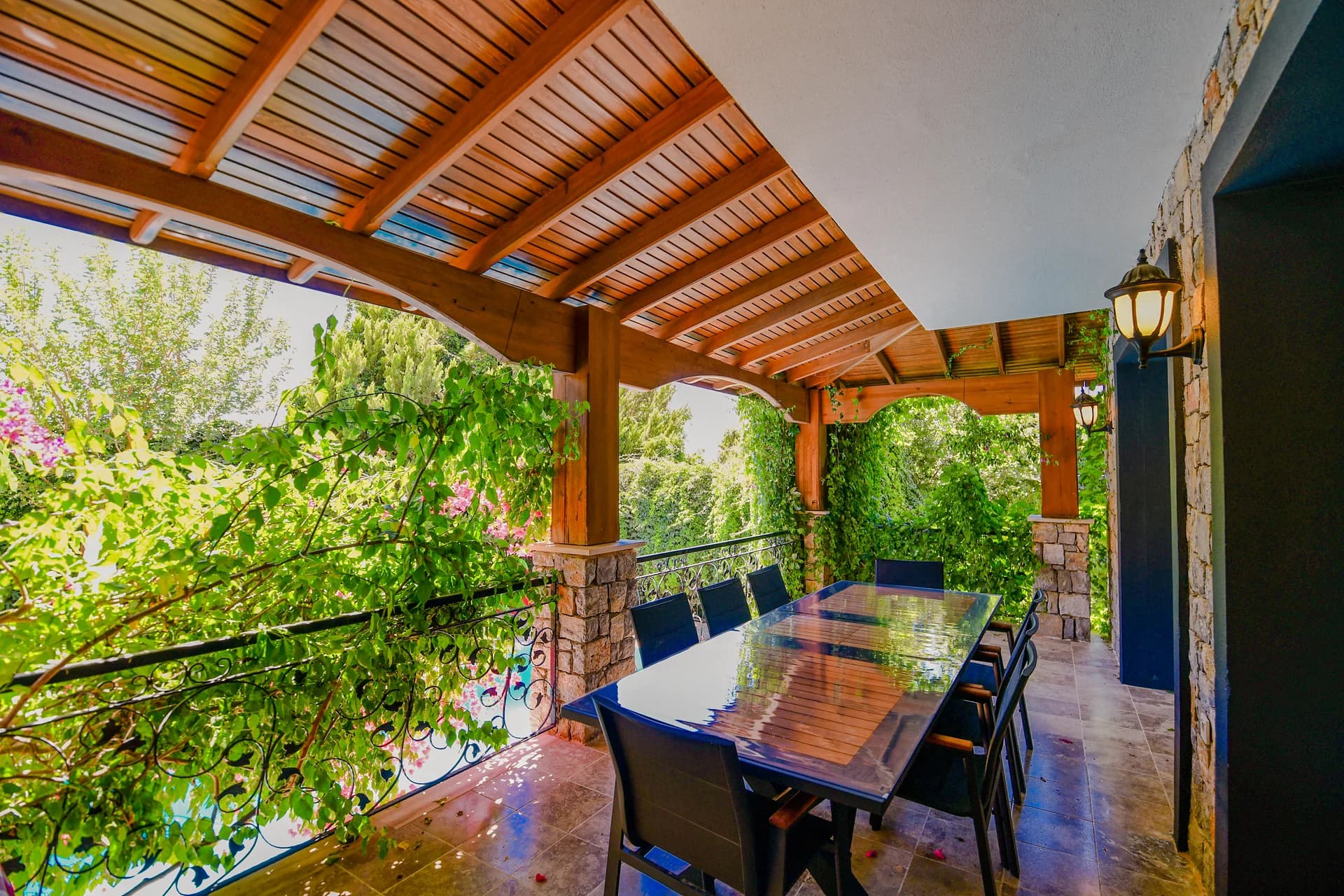 Villa Mercury 11