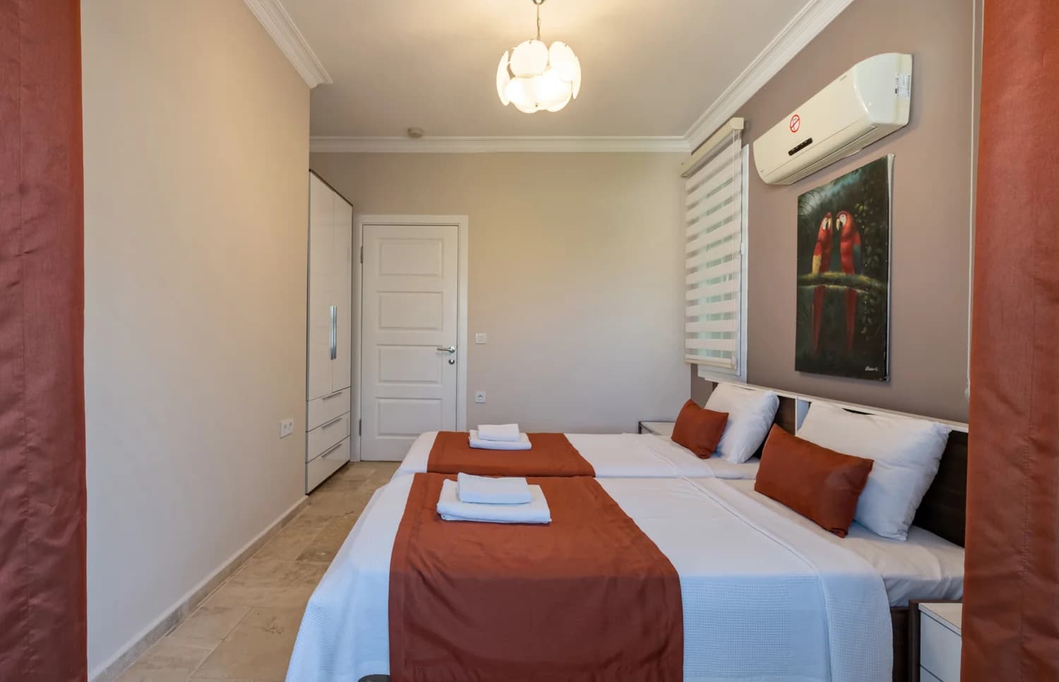 Villa Mercury 28
