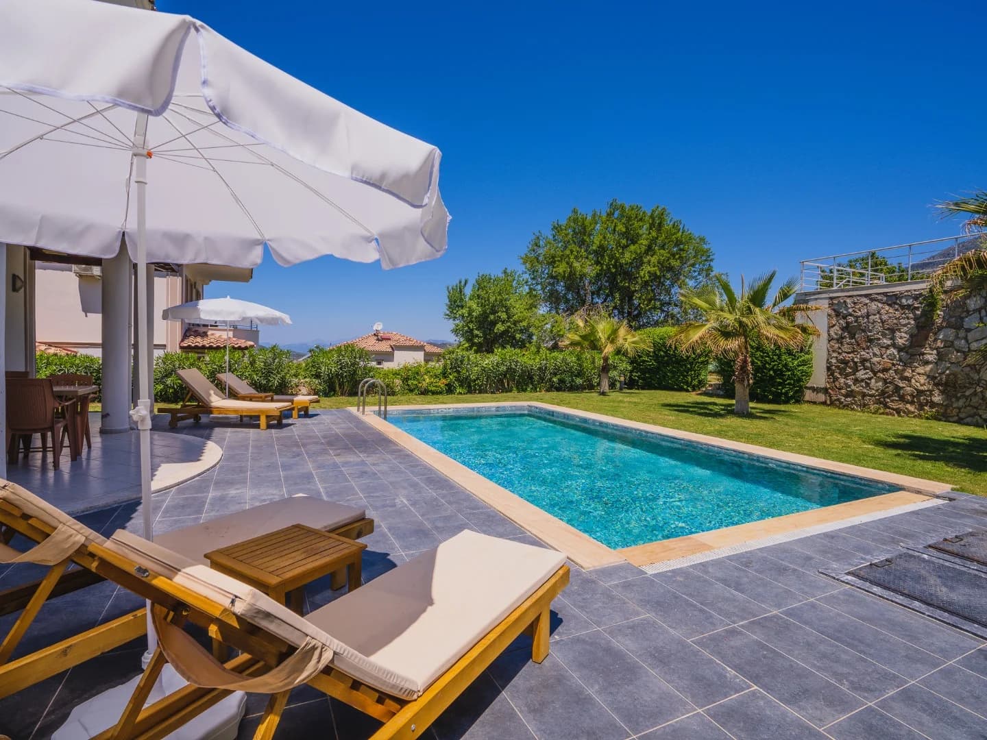 Villa Royce 11 8