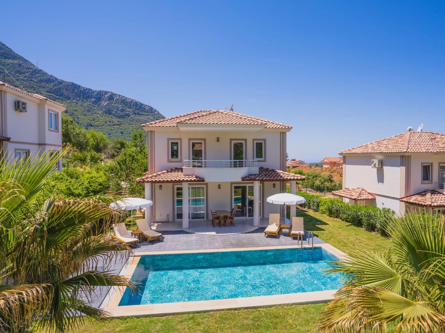 Villa Royce 11 9