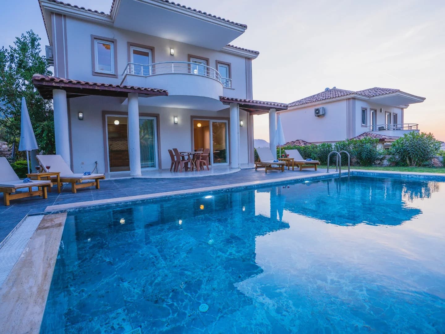 Villa Royce 11 12