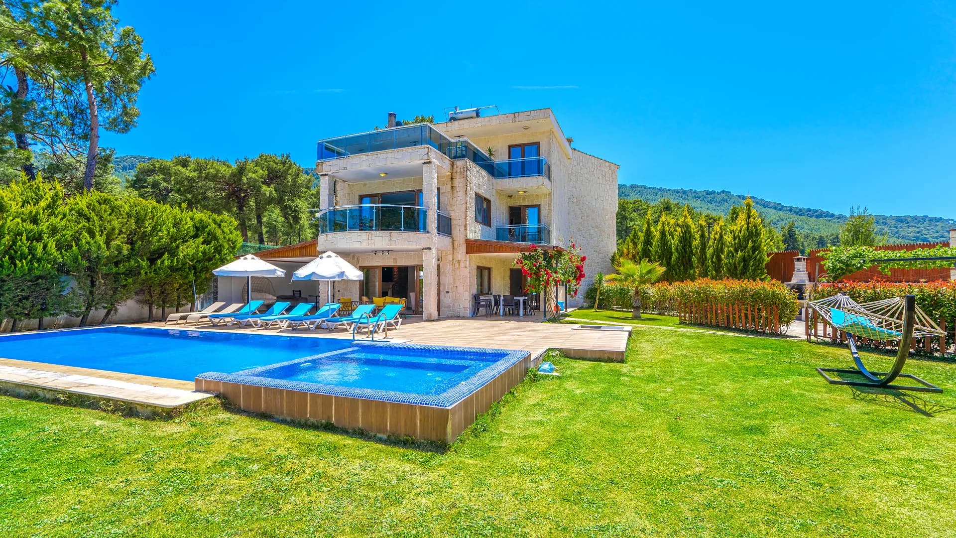 Villa Palace 2
