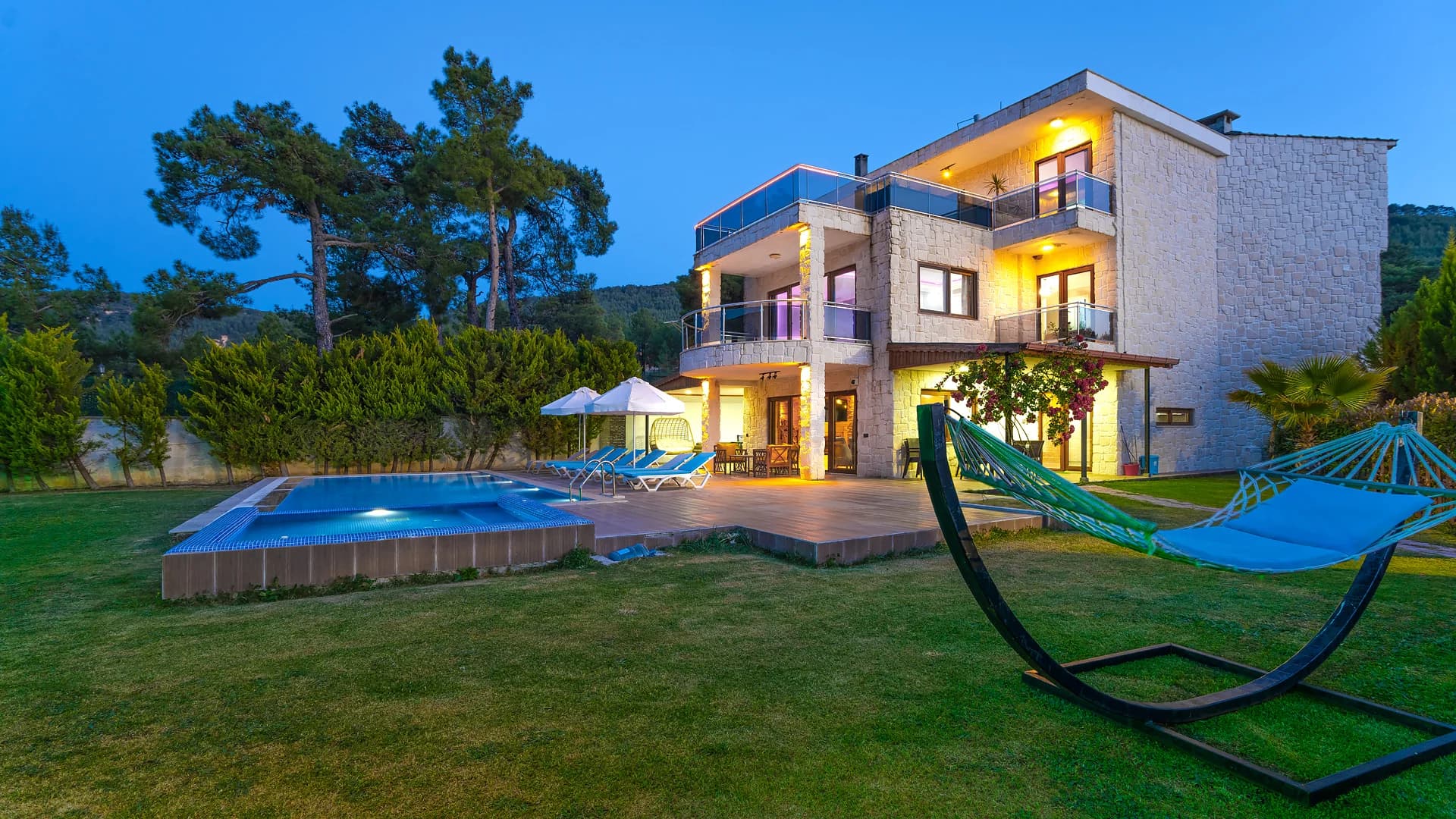 Villa Palace 10
