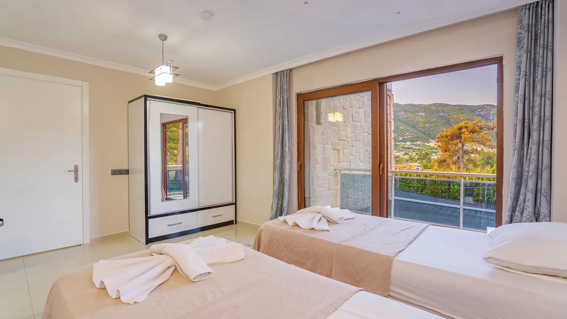 Villa Palace 42