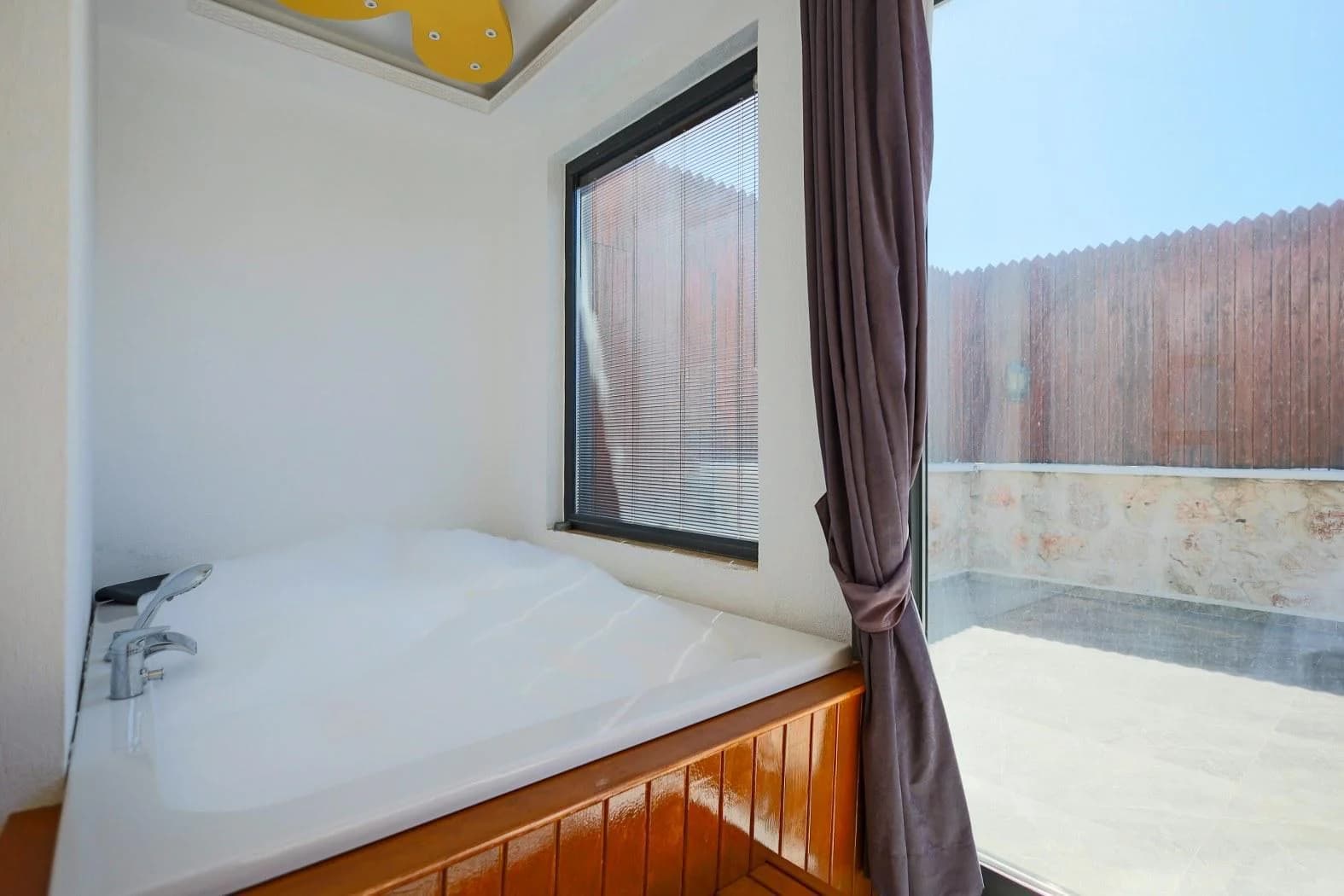 Villa Silver 45
