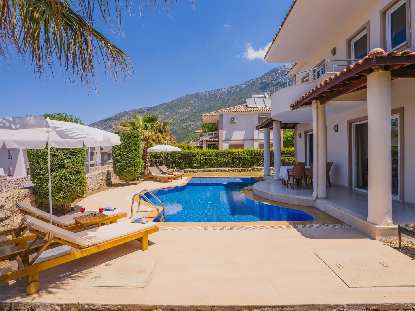 Villa Royce 14 8