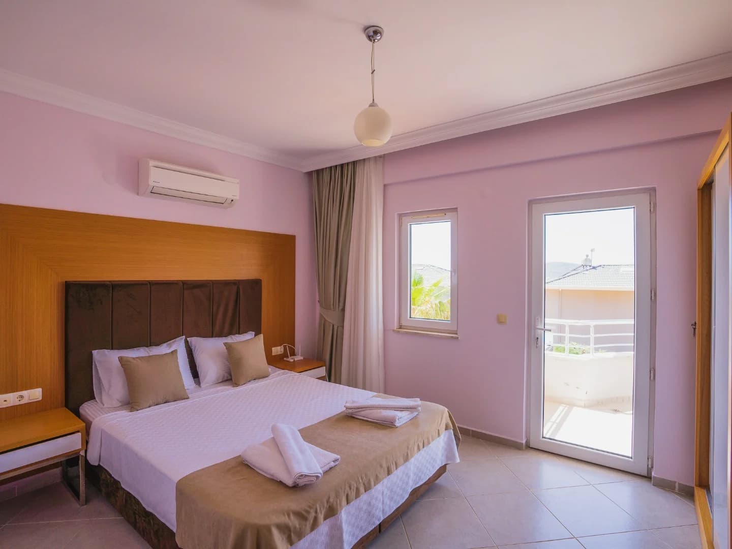 Villa Royce 14 22