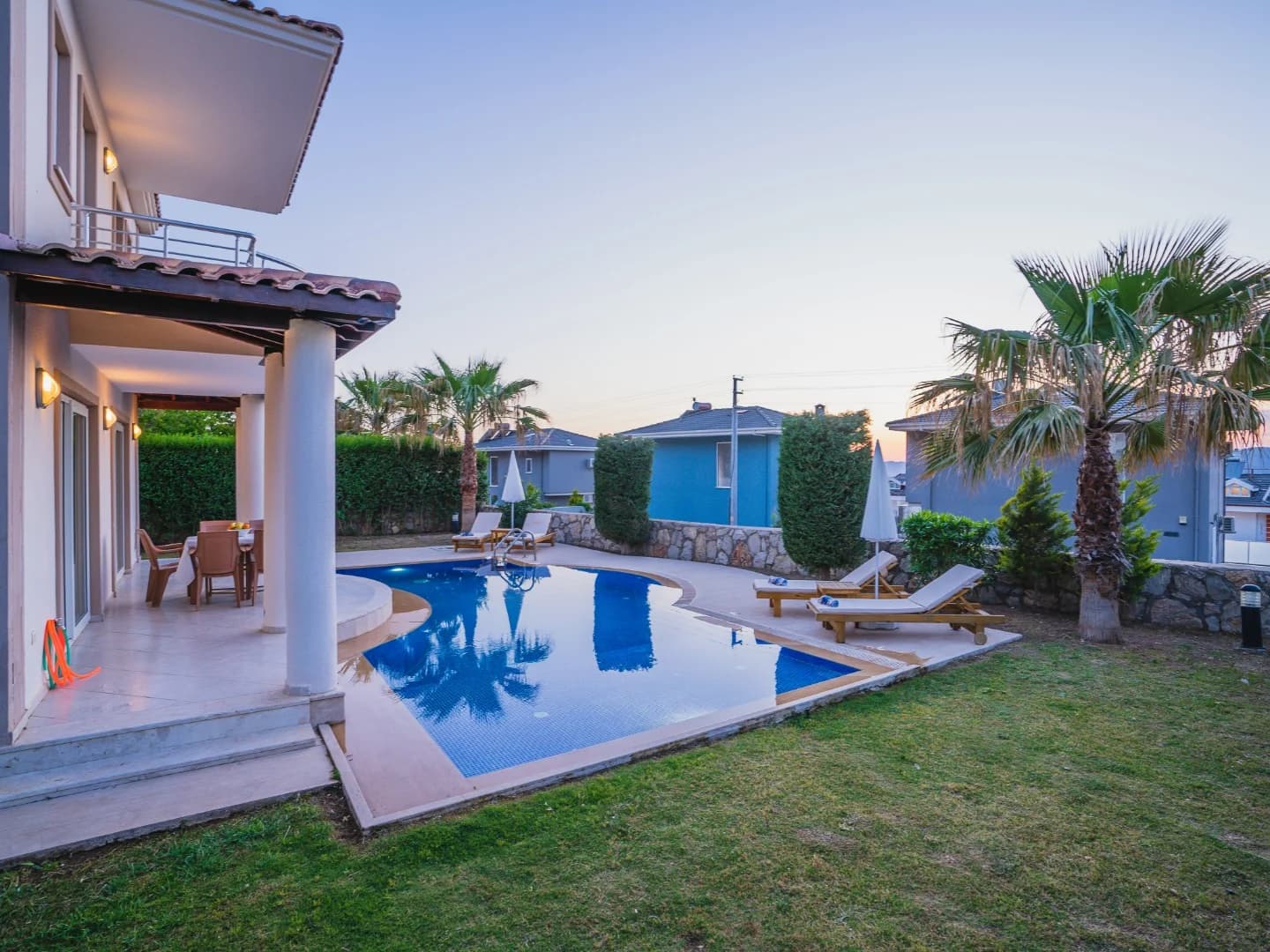 Villa Royce 14 32