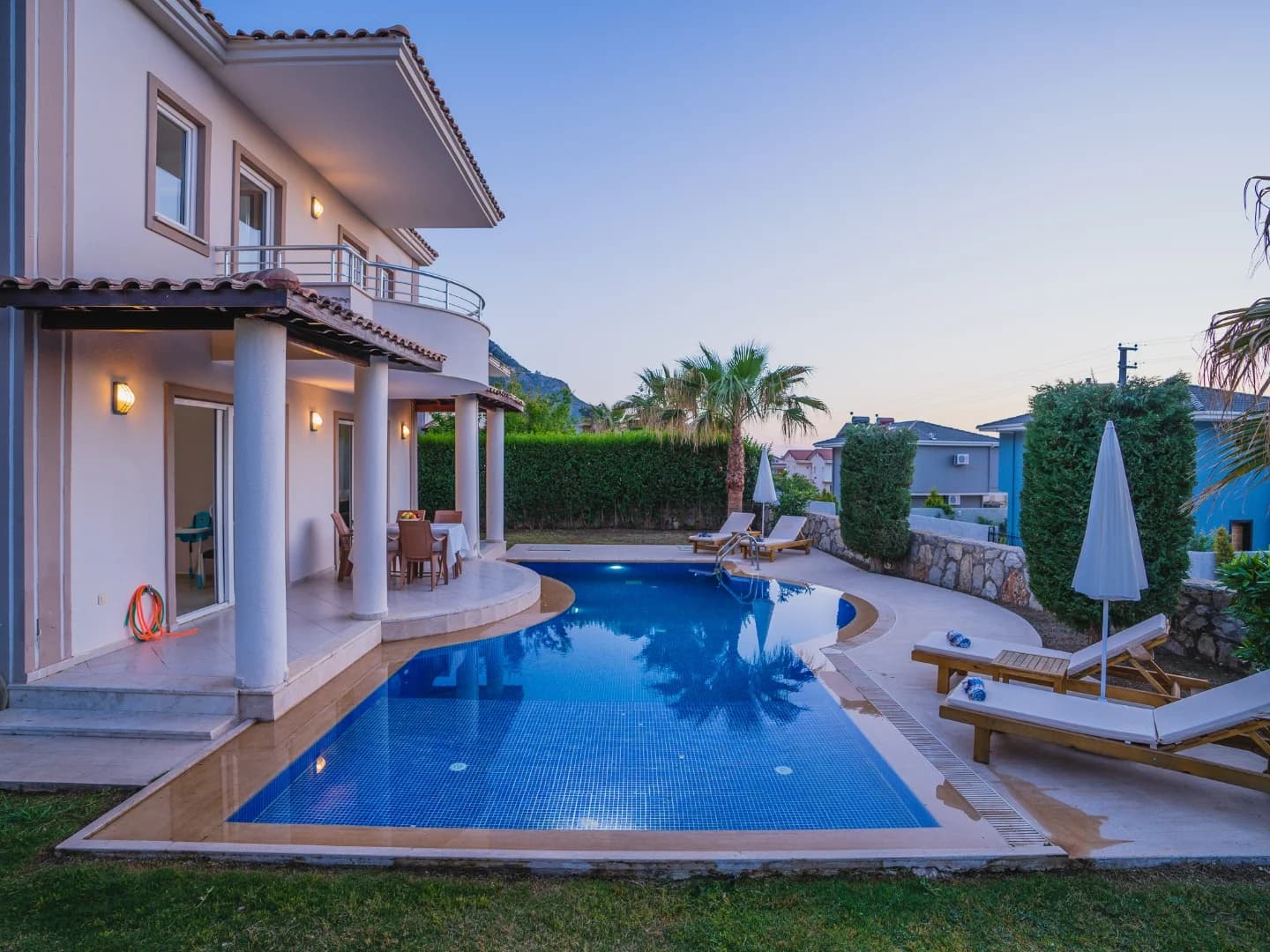 Villa Royce 14 33
