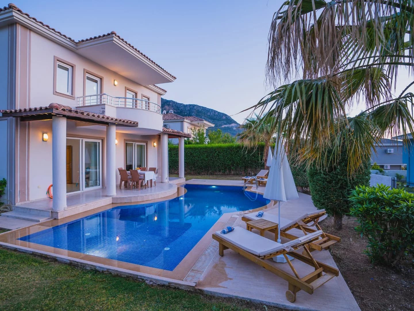 Villa Royce 14 34