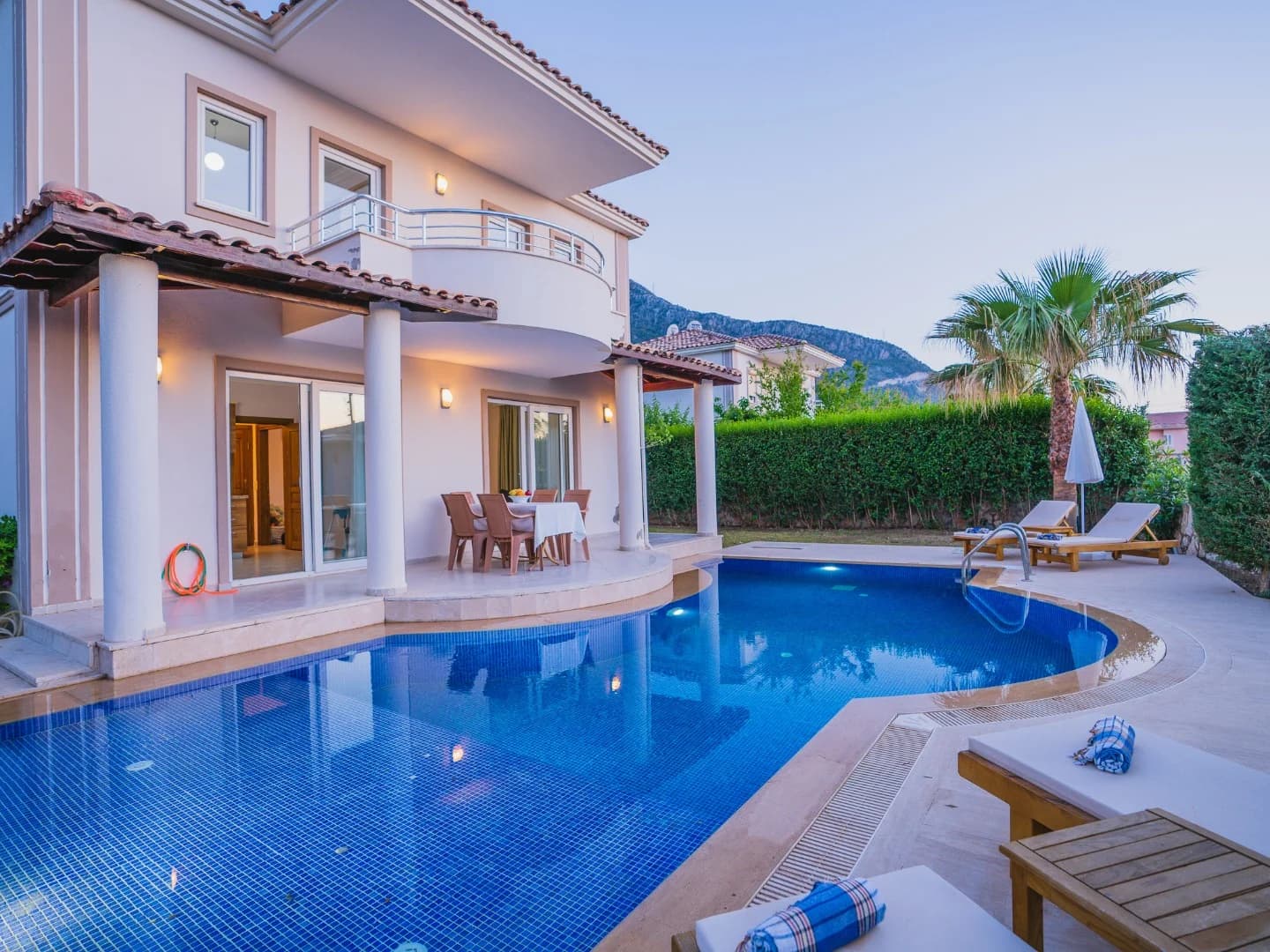 Villa Royce 14 35