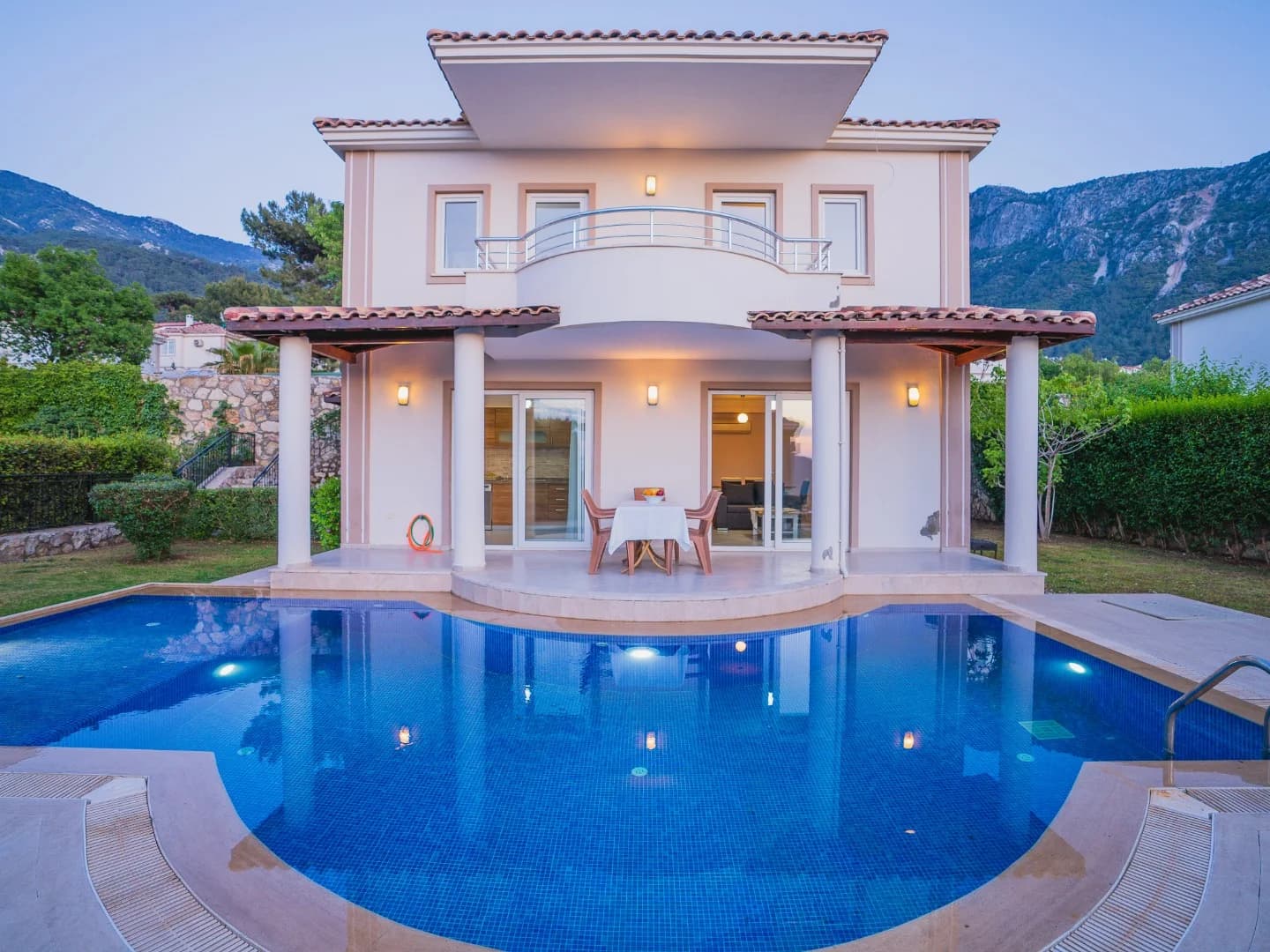 Villa Royce 14 36
