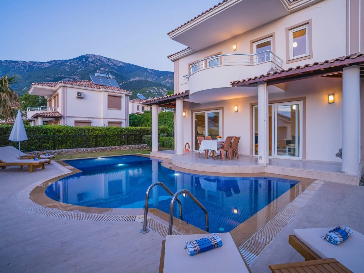 Villa Royce 14 37