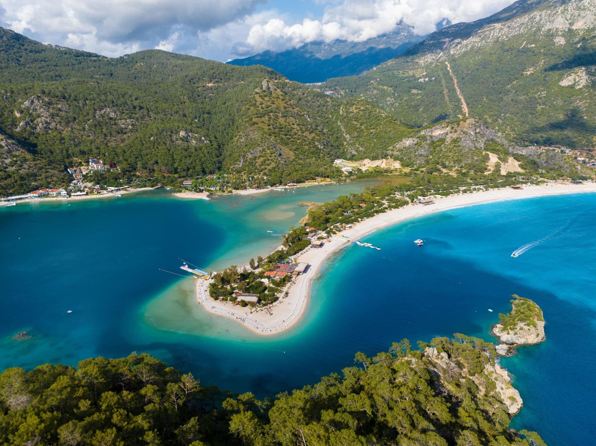 👉 Ölüdeniz Tatil Rehberi: Gezilecek Yerler, Plajlar ve En İyi Villalar (2026)